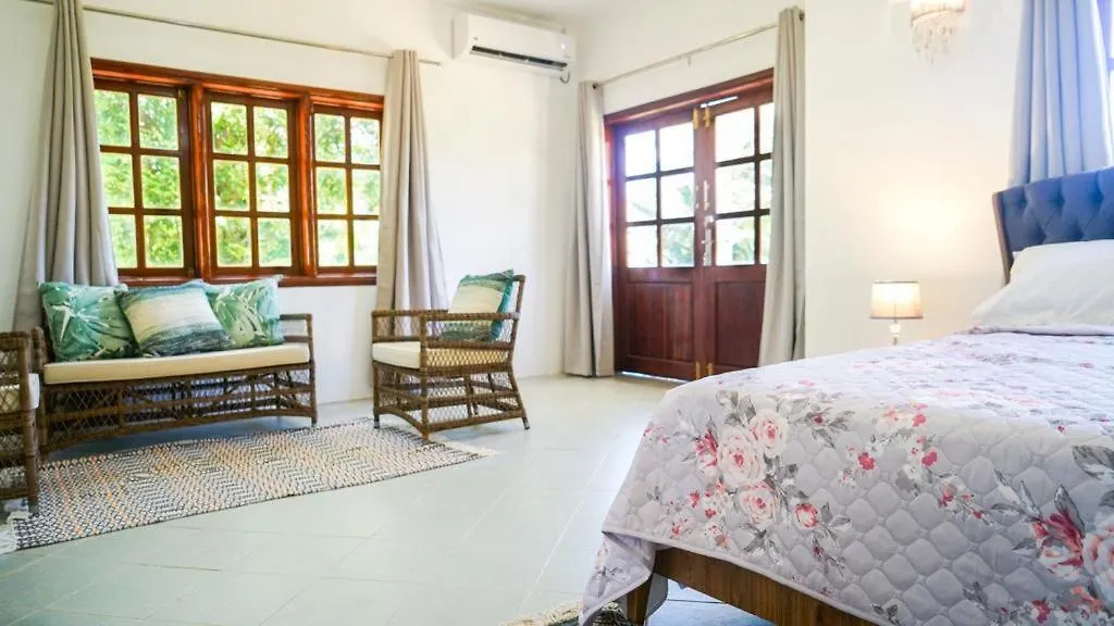 Guest house Ogumka, Self Catering , Beoliere, Mahe Hotel Victoria